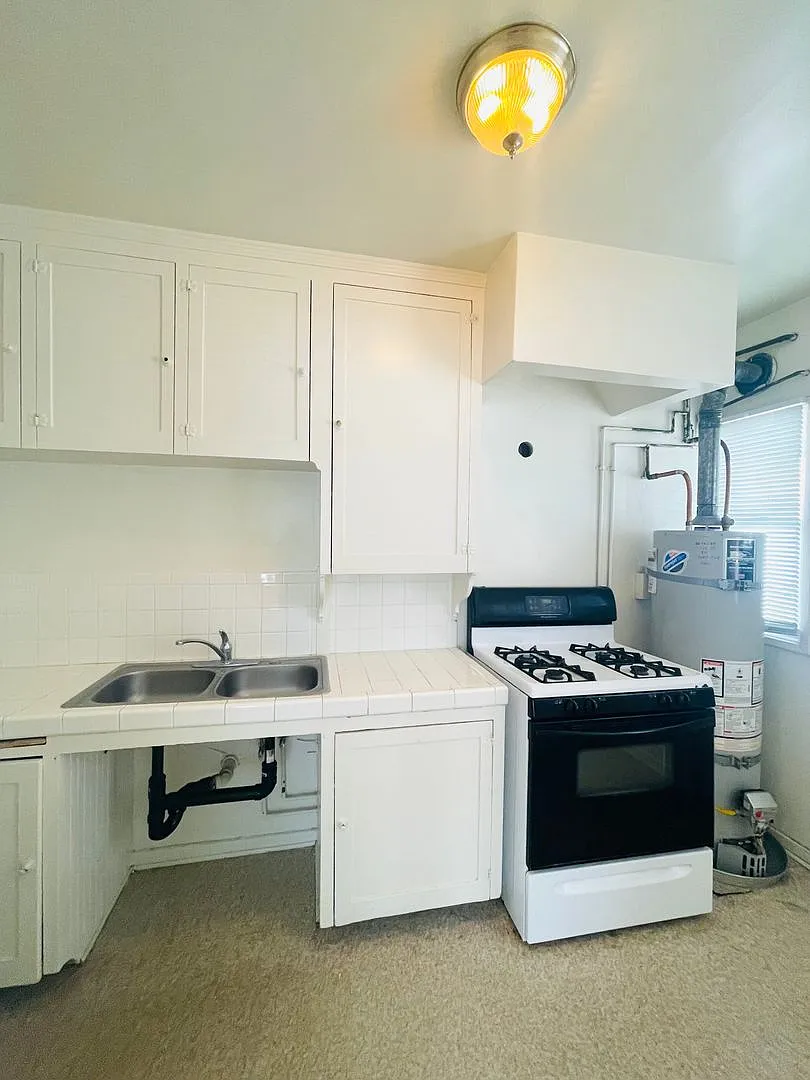 Building Photo - 847 Poli St