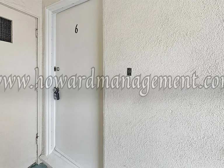 3717 Los Feliz — Photo 3