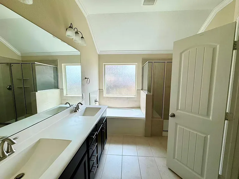 11015 Walts Run Ln — Photo 18