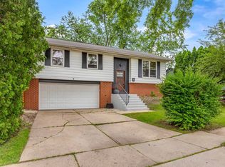 105 Ridge Cir, Streamwood, IL 60107