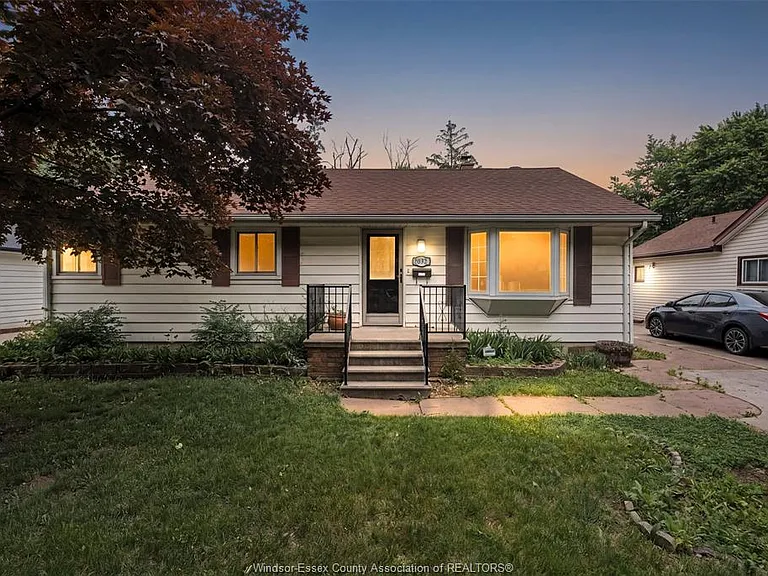 2032 Ford Blvd — Photo 1