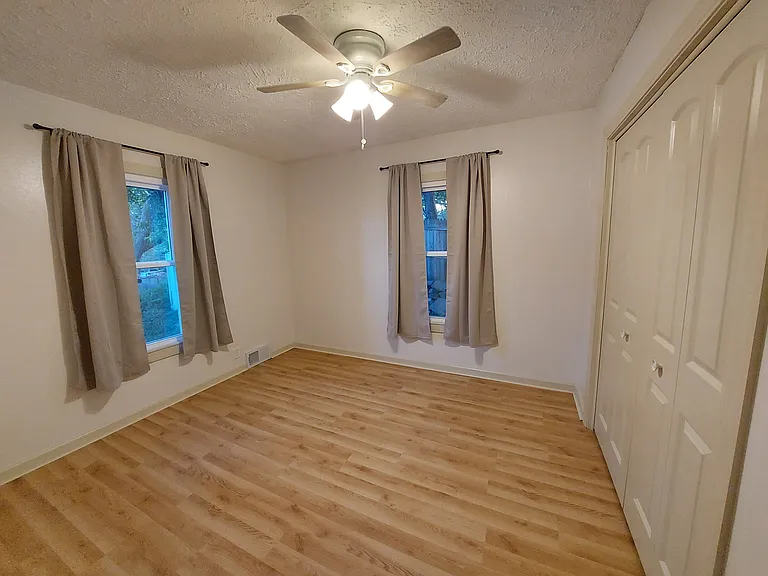204 S Hazel St — Photo 8