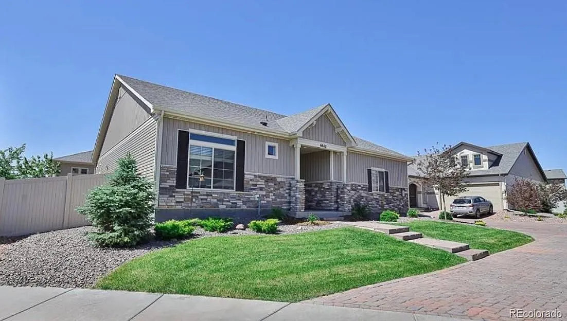 3 bed, 3.0 bath, 2453 sqft, $2,600 — Photo 3
