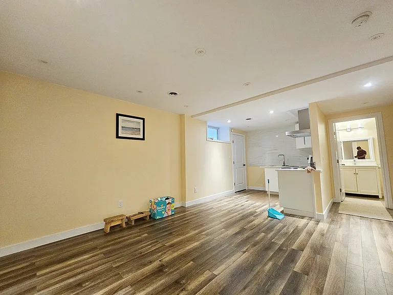 546 Albany Way NW — Photo 18