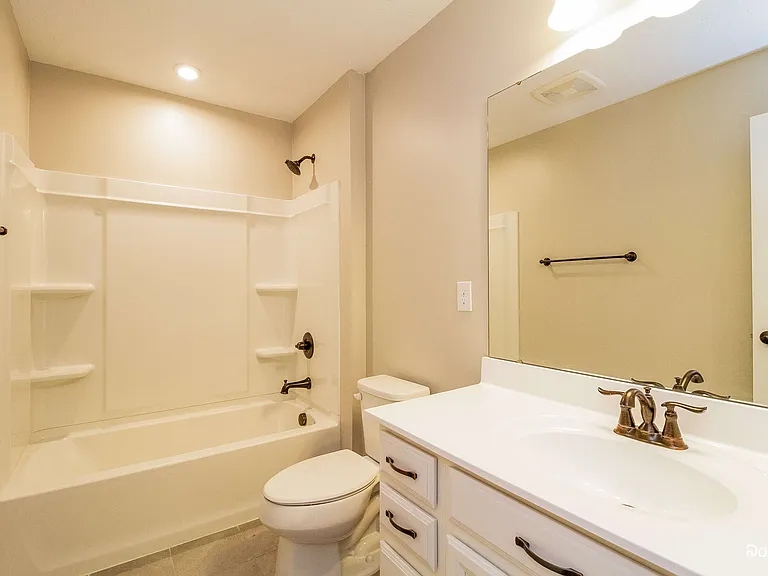 3944 Applegate Ct — Photo 12