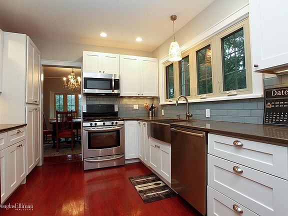 5th image of 24 Edgewood Ave