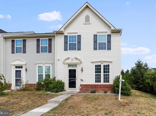 10 Erie Pl, Falling Waters, WV 25419