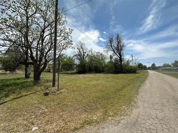 623 W Madison St #11-12, Crescent, OK 73028