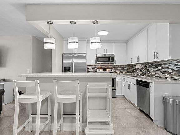 3rd image of 1731 Fairfax Drive