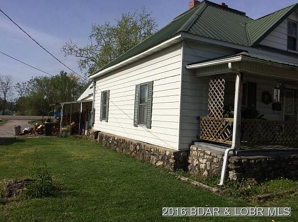 2nd image of 418 W 3rd St