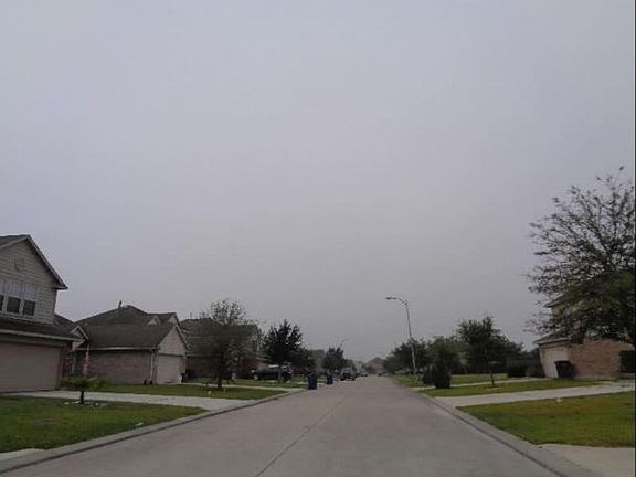 Exterior Neighborhood (street photo)