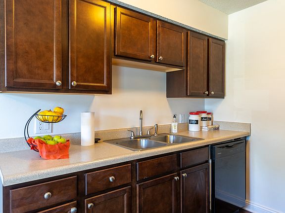 3rd image of 808 Clubhouse Dr W #53