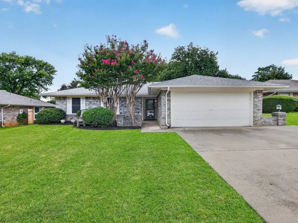 2511 Poppy Ln, Euless, TX 76039