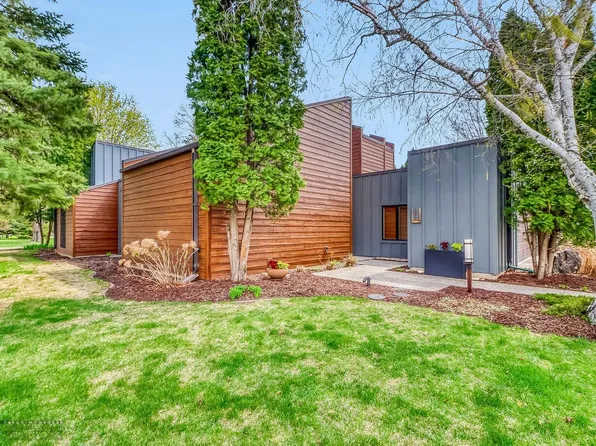 1303 Elm Cir N, Fargo, ND 58102