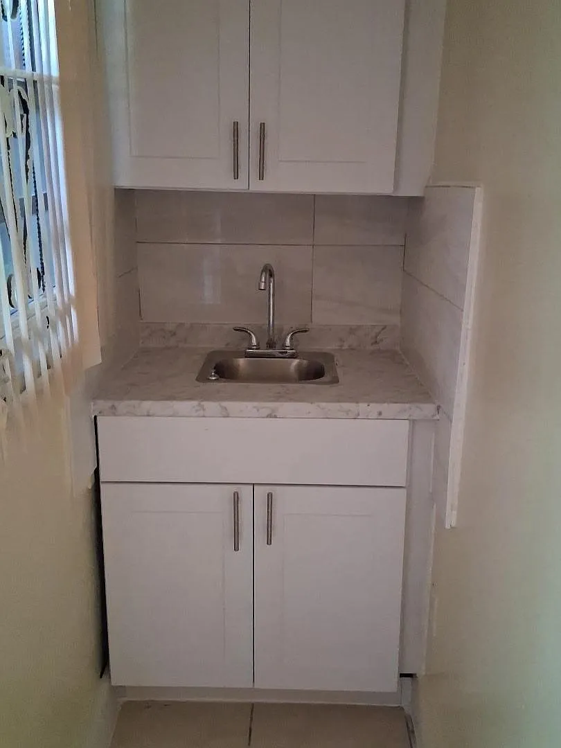 Studio, 1656 sqft, $1,200 — Photo 1