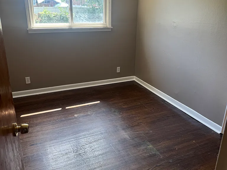 21610 Sussex Ave — Photo 5