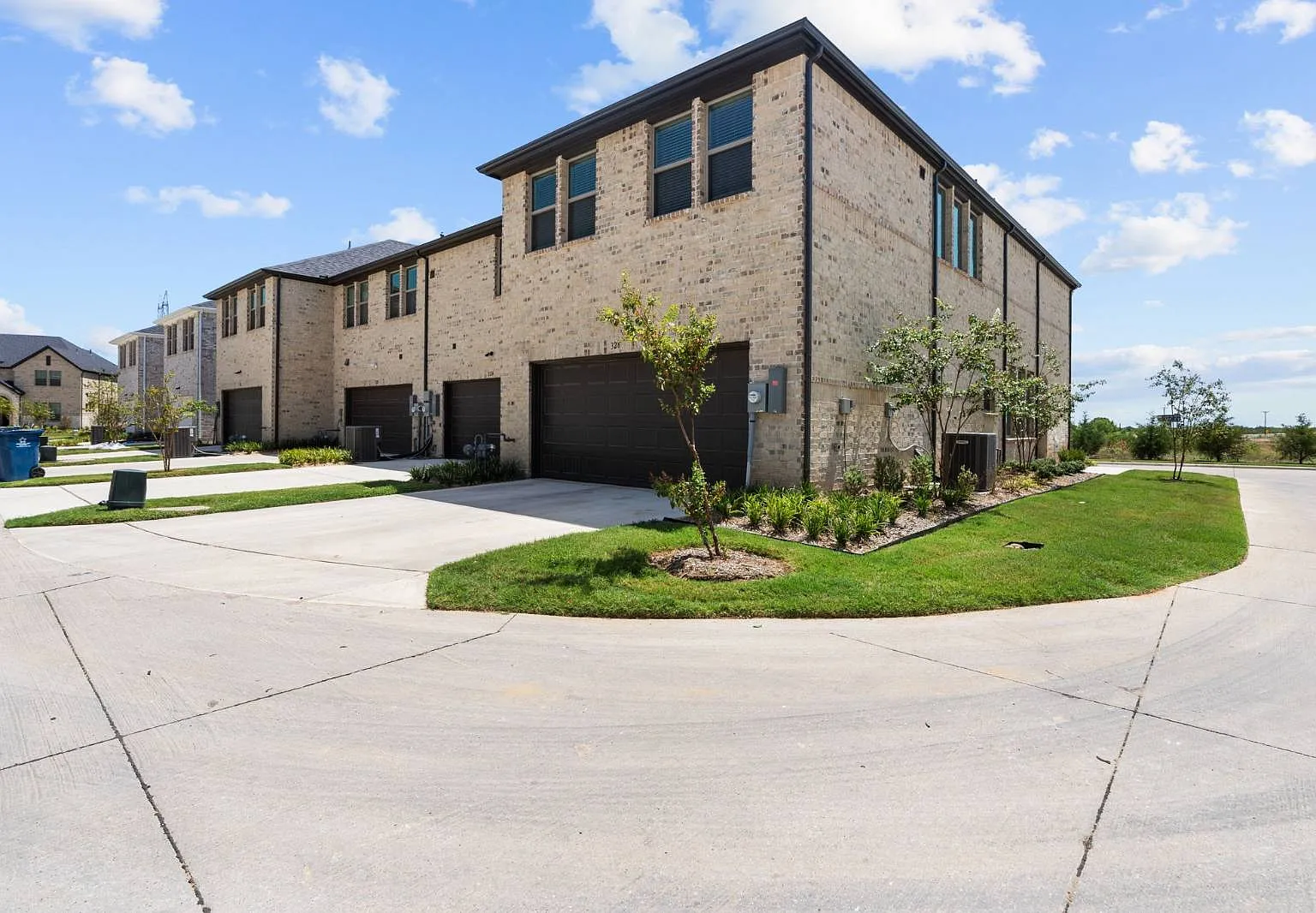 3 bed, 2.5 bath, $2,750 — Photo 3