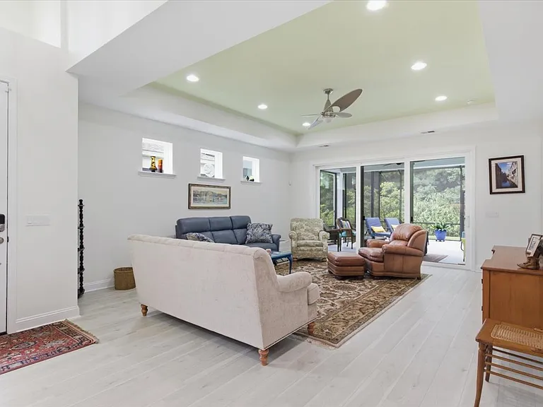 511 Landshark Blvd — Photo 5