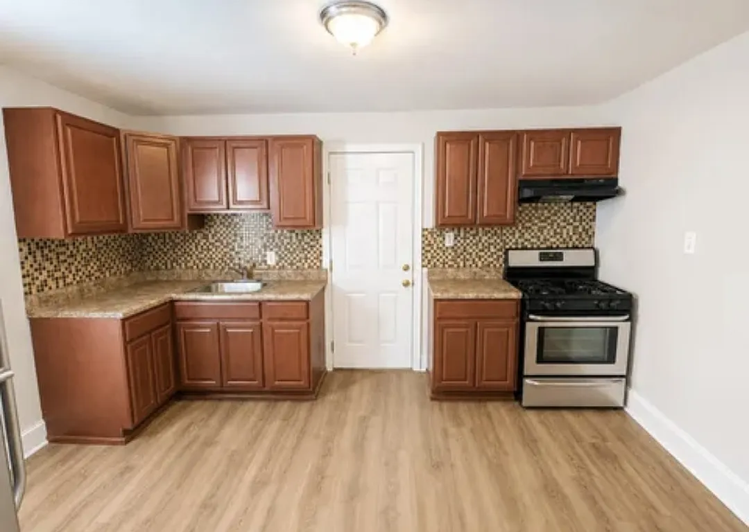 3 bed, $2,400 — Photo 1