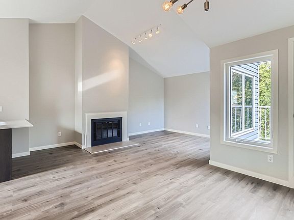 3rd image of 1318 Boardwalk Pl