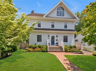 23 S Washington St, Port Washington, NY 11050
