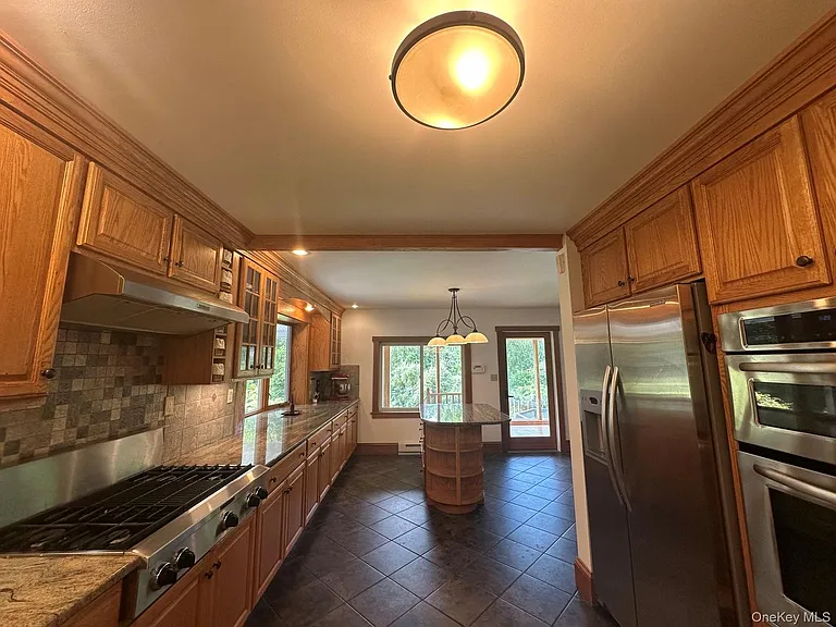109 Brush Hill Rd — Photo 3