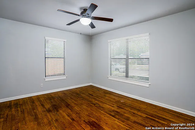 1403 N Ctr — Photo 15