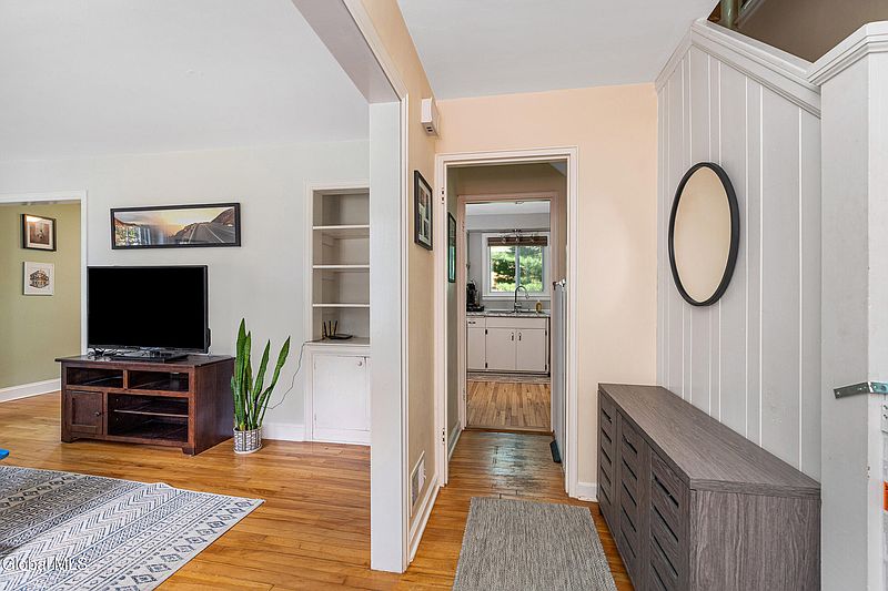 4th image of 30 Crannell Avenue