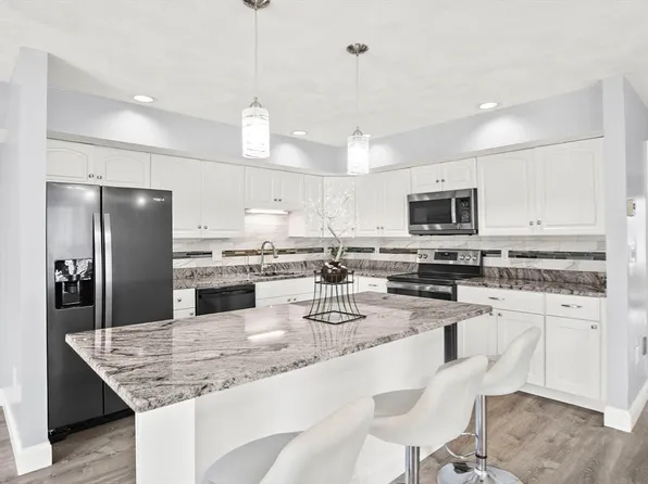 20 Carriage Hill Ln #20, Salem, MA 01970