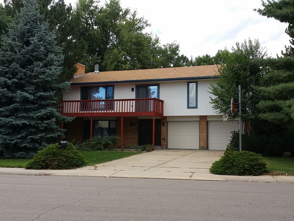 Outside front on Arkansas Dr