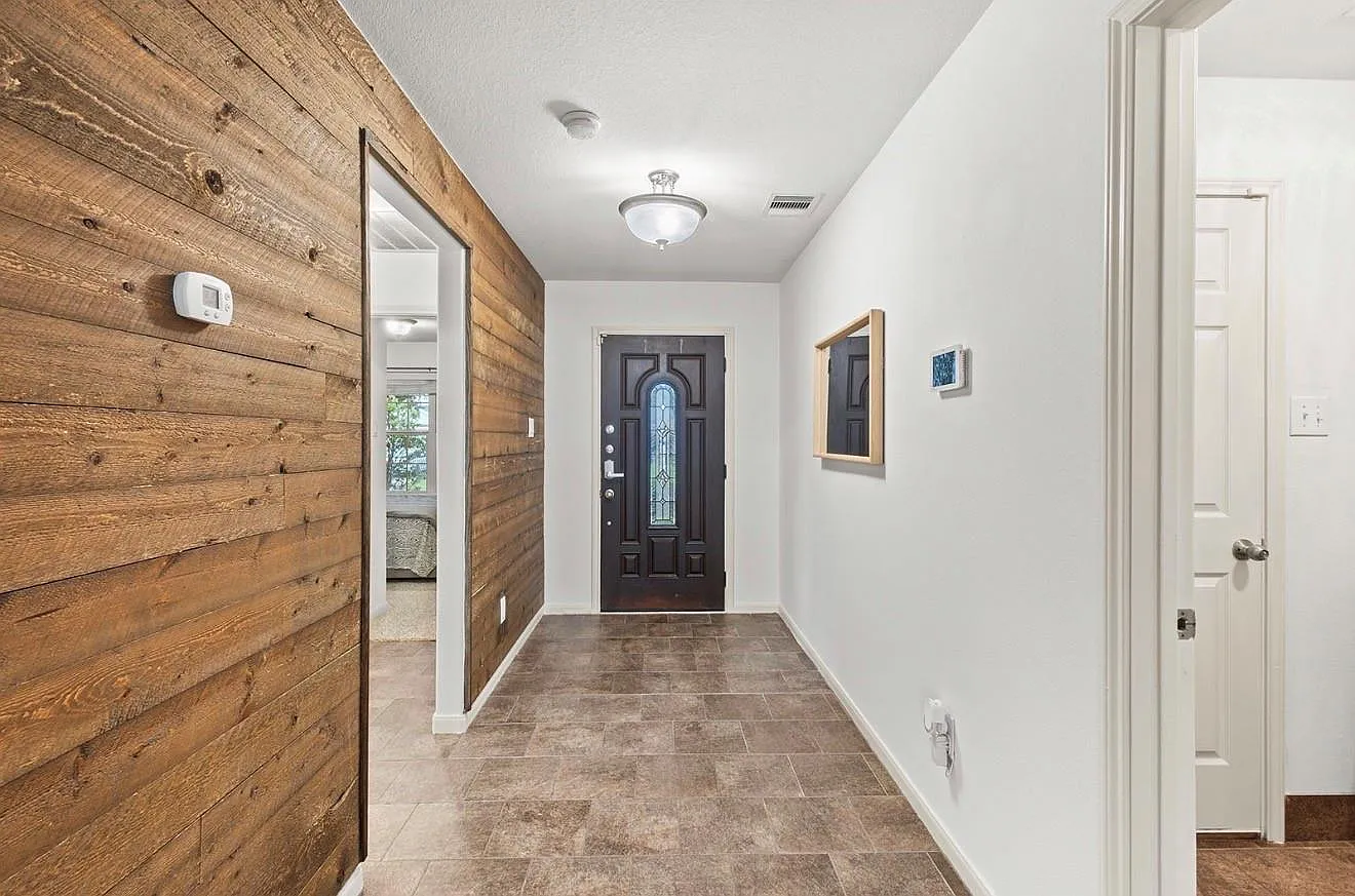 3 bed, 2.0 bath, 1342 sqft, $1,850 — Photo 4