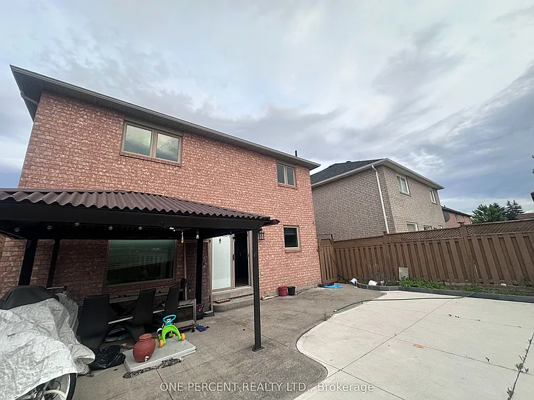 15 Beaverhall Rd — Photo 3