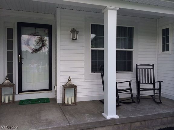 2nd image of 117 Kingston Ct NE