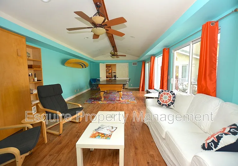 3104 Charlotte St — Photo 13