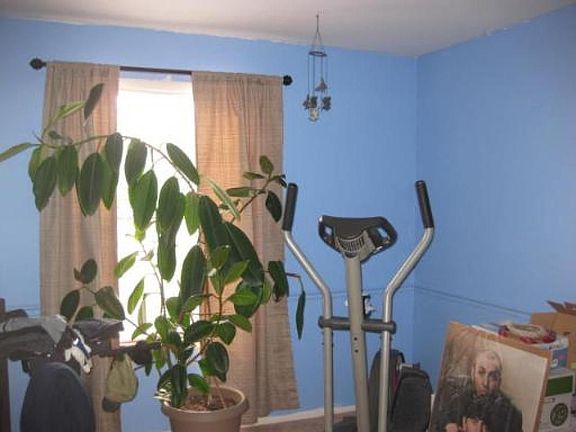 4th image of 608 Berkley Ct