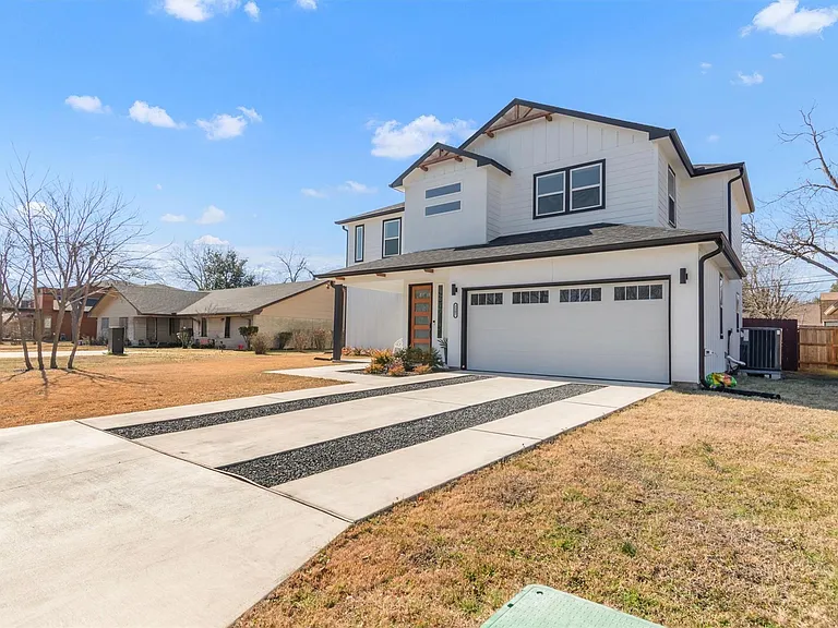 2307 Lathan Ln — Photo 2