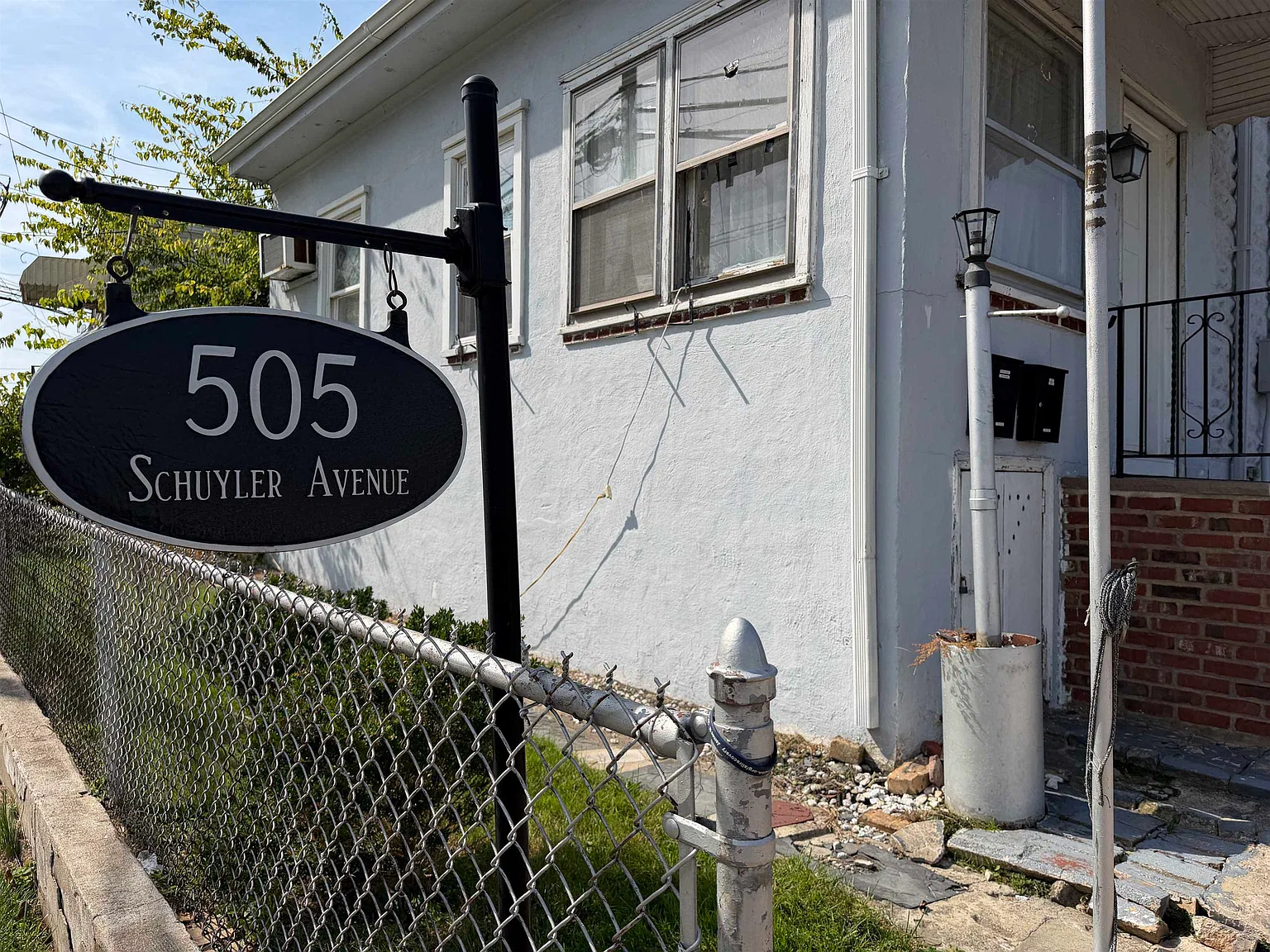 2 bed, 1.0 bath, $2,200 — Photo 1