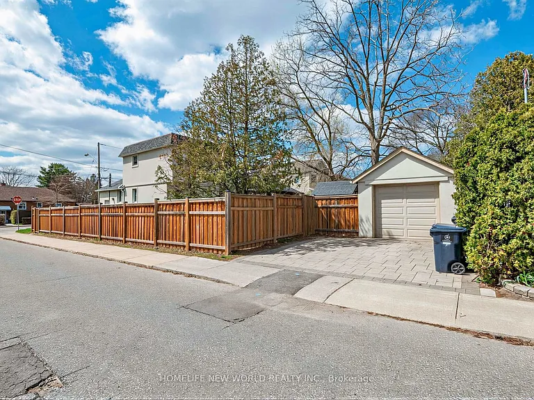 41 Binswood Ave #LOWER — Photo 10