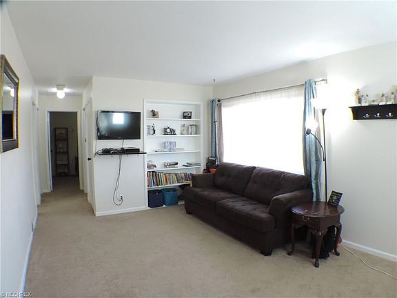 4th image of 266 Raymond Ave