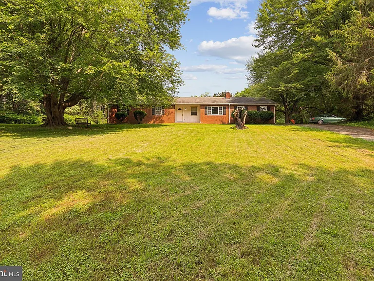 8755 Trinity Ln — Photo 1