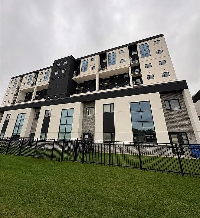 4400 Laurier Pkwy #601