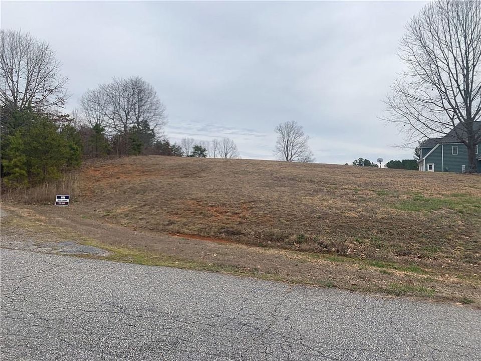 2nd image of 16 Lake Vista Place Ct
