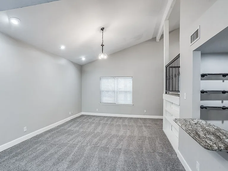 902 Firestone Ln — Photo 13