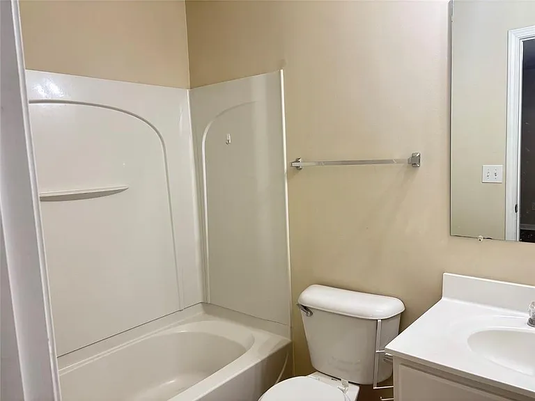 2215 Landing Walk Dr — Photo 4