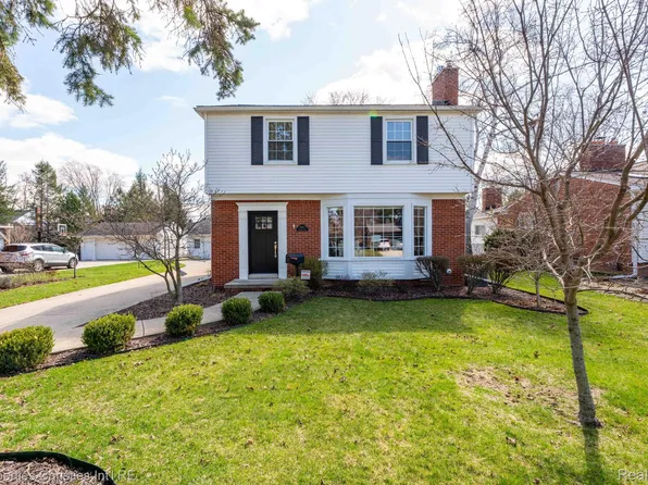 16101 Kinross Ave, Beverly Hills, MI 48025