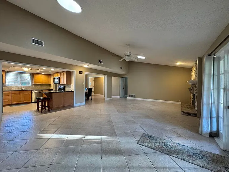 653 Pelican Bay Dr — Photo 5