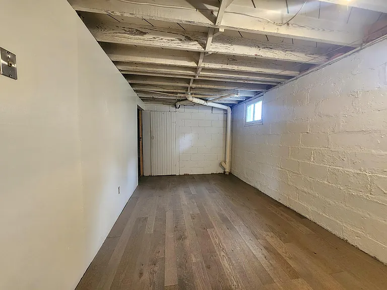 203 E Hines St — Photo 15