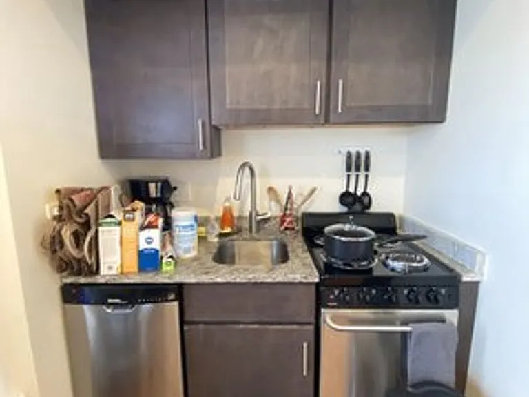 14 Chiswick Rd #1L — Photo 4