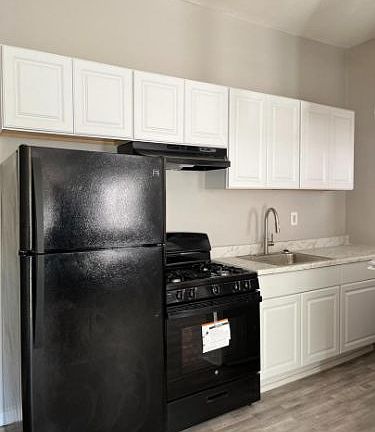 4th image of 117 W Sharpnack St