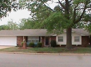 610 N Maple St, Weatherford, OK 73096